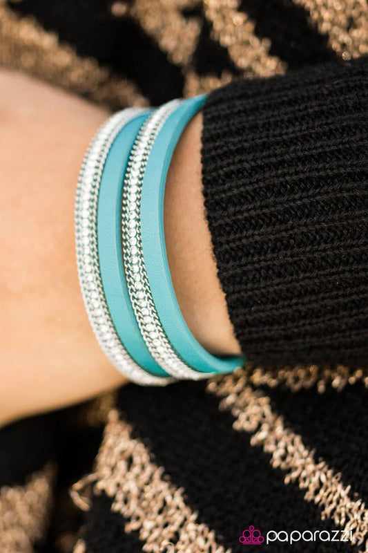 flash-mob-fashion-blue-p9di-urbl-016xx