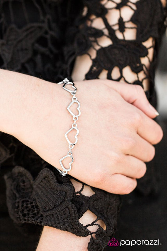 kind-hearts-p9wh-svxx-092xx