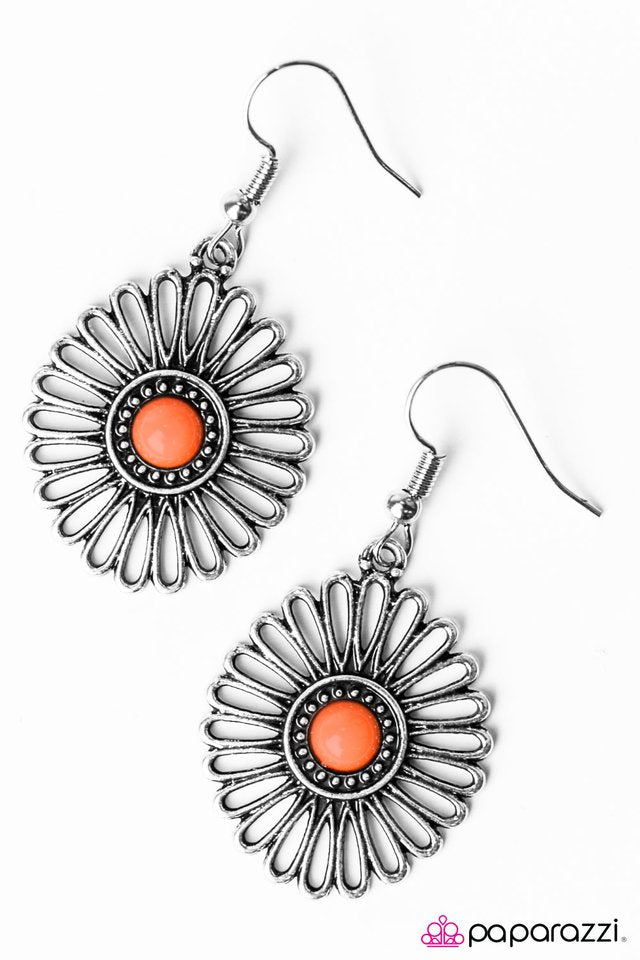 Paparazzi ♥ Forever and A Daisy ♥ Earrings