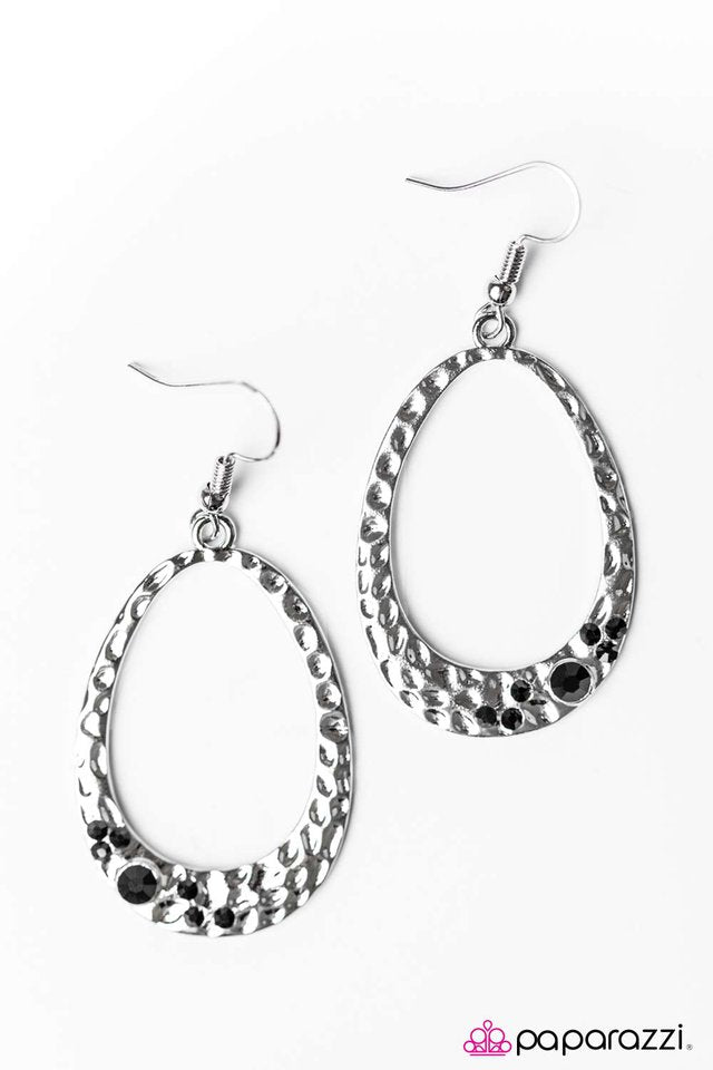 Paparazzi ♥ Party Over Here - Black ♥ Earrings