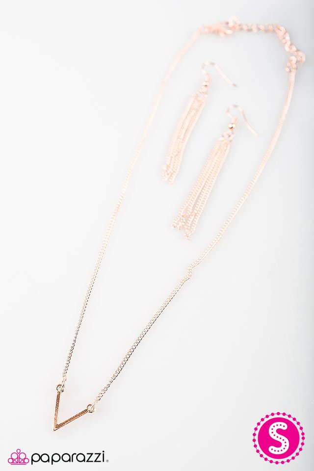 Paparazzi ♥ On Point - Rose Gold ♥ Necklace