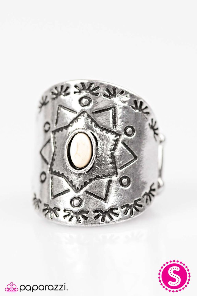Paparazzi ♥ Desert Dweller - White ♥ Ring