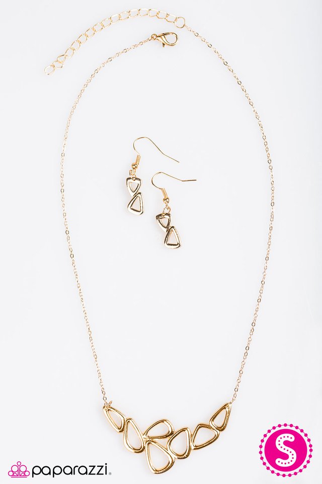 Paparazzi ♥ Vertigo - Gold ♥ Necklace