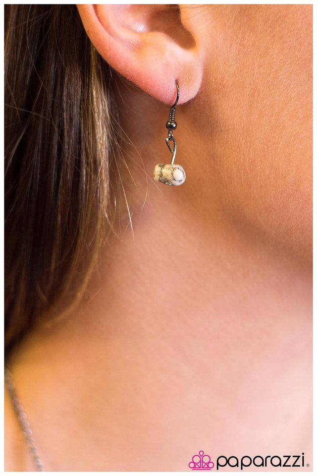 Paparazzi ♥ Rock On - White ♥ Necklace