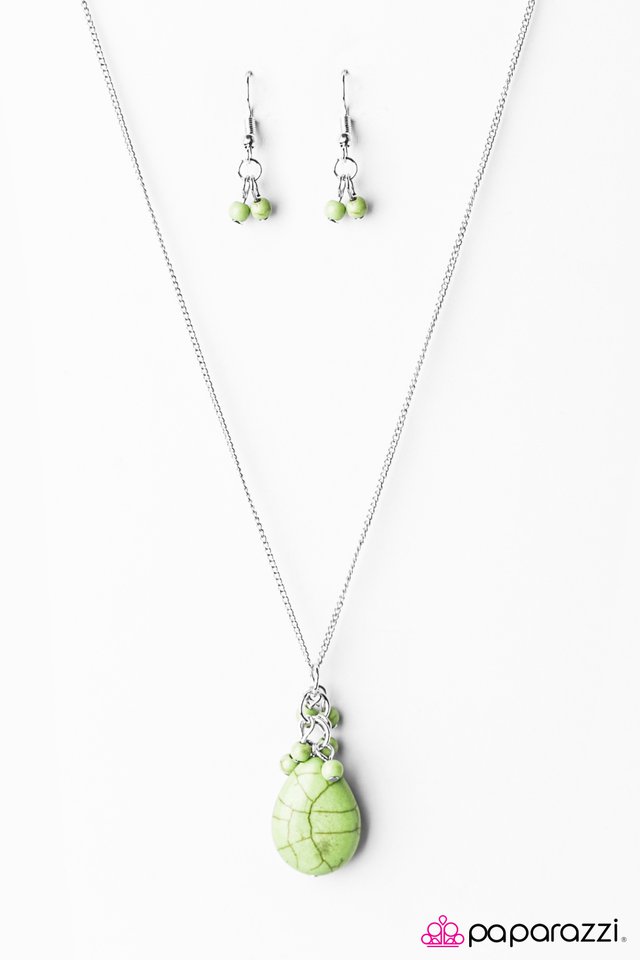 Paparazzi ♥ Here Comes The Rain - Green ♥ Necklace