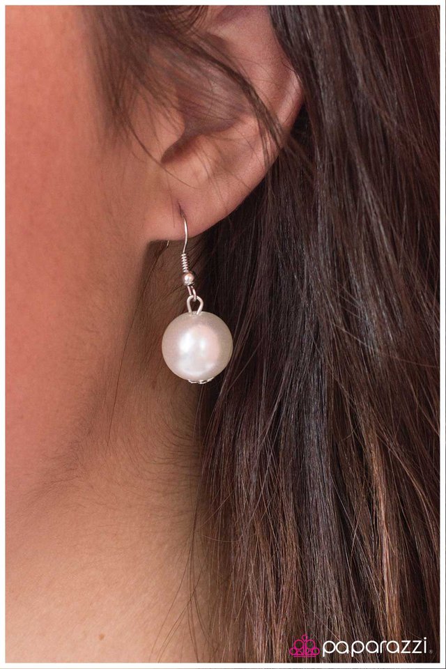 Paparazzi ♥ Botanical Elegance - White ♥ Necklace