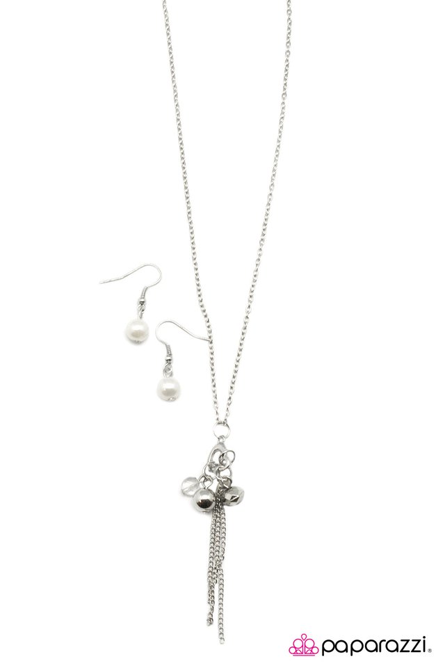 Paparazzi ♥ Good Things Come in Small Packages - White ♥ Necklace