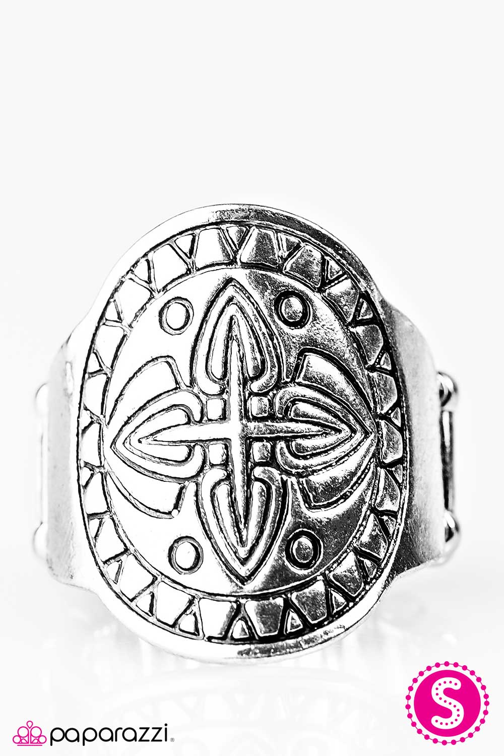Paparazzi ♥ Out On The Outback - Silver ♥  Ring