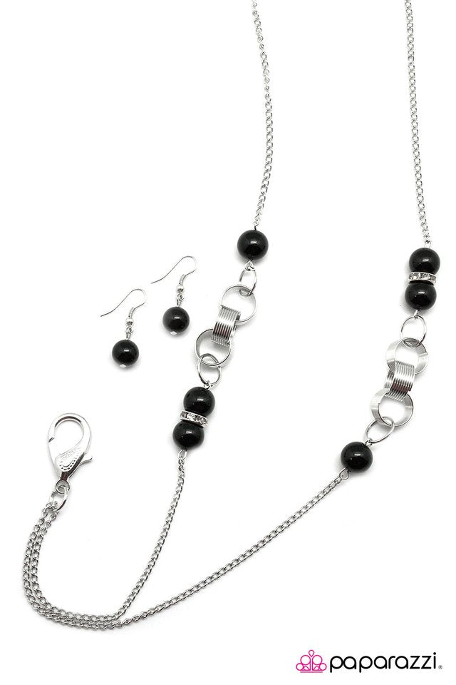 Paparazzi ♥ On the Night Shift - Black ♥ Necklace