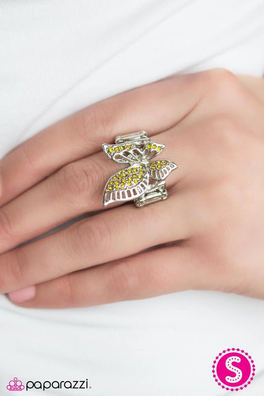 with-brave-wings-she-flies-yellow-p4wh-ywxx-064xx