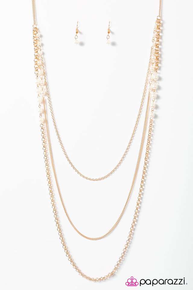 Paparazzi ♥ Worth the RITZ - Gold ♥ Necklace