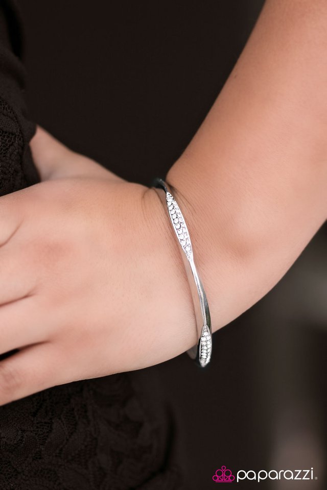 tis-the-season-to-sparkle-white-p9re-wtxx-095xx