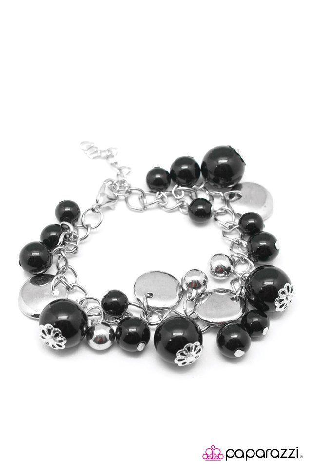 Paparazzi ♥ A Nighttime Stroll - Black ♥ Bracelet