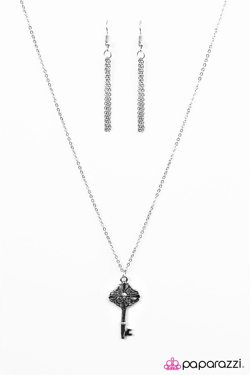 Paparazzi ♥ Every Lock Has A Key - Silver ♥  Necklace