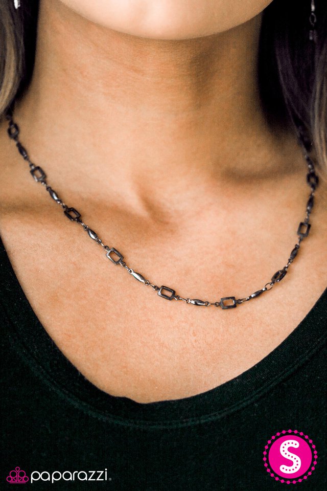 square-she-goes-again-black-p2da-bkxx-071ya