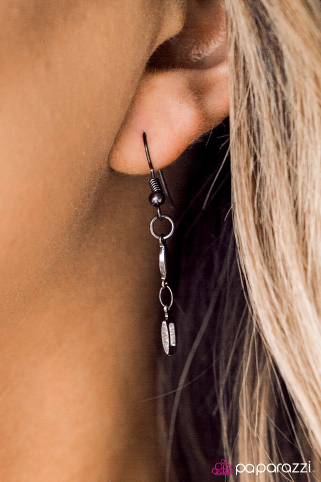 Paparazzi ♥ SQUARE She Goes Again - Black ♥ Necklace