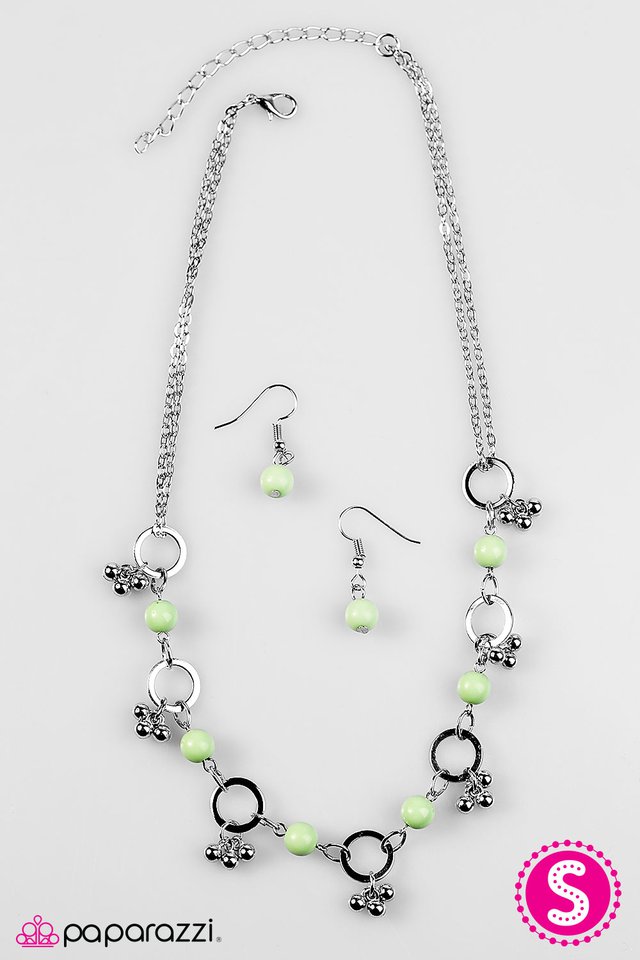 Paparazzi ♥ SHORE As The Wind Blows - Green ♥ Necklace