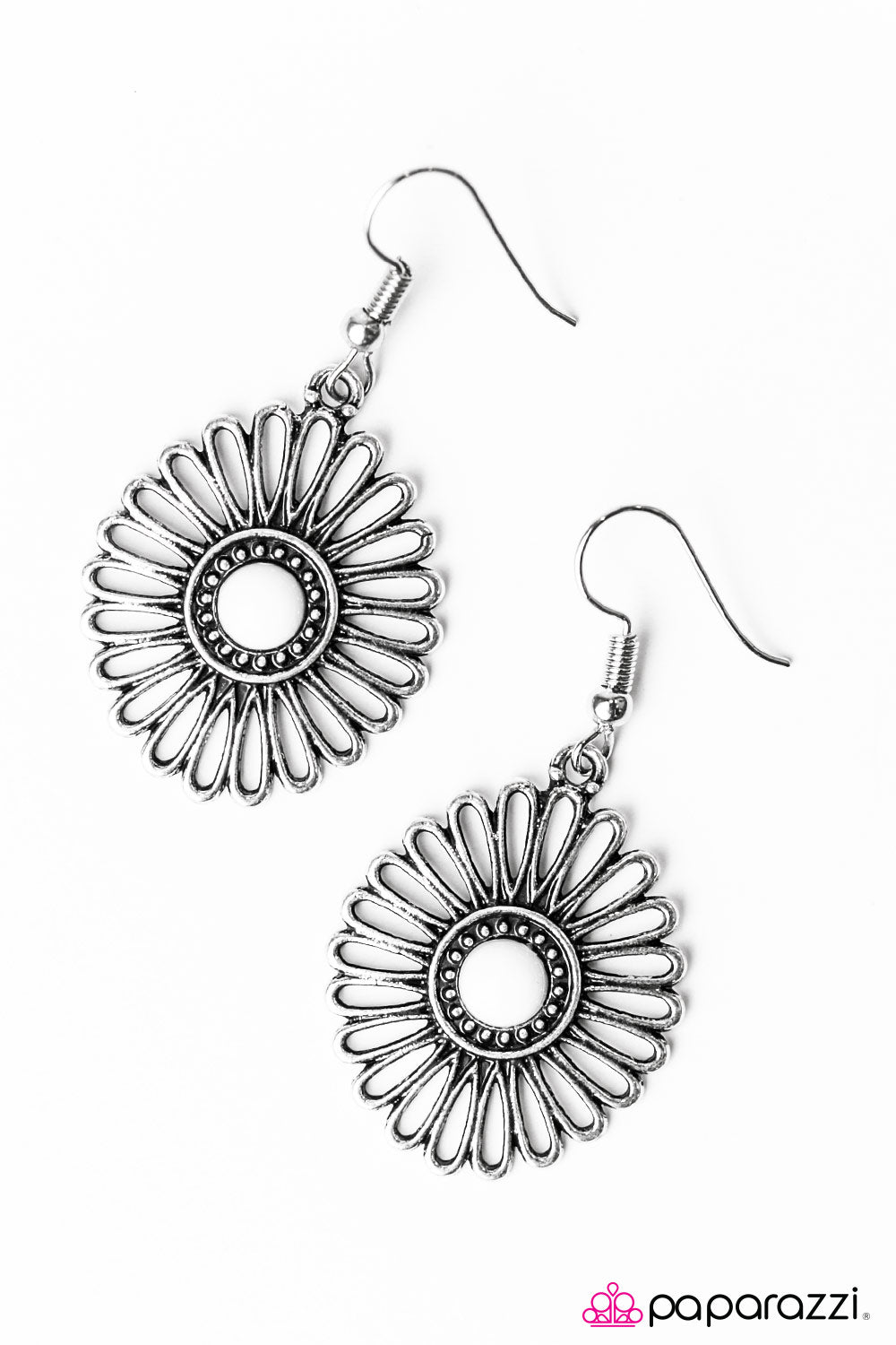 Paparazzi ♥ Forever and A Daisy - White ♥  Earrings