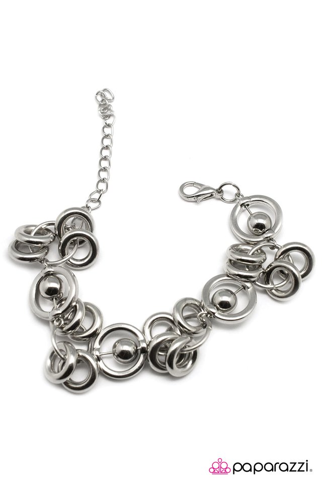 Paparazzi ♥ Give Me a Ring - Silver ♥ Bracelet