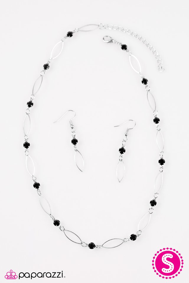 Paparazzi ♥ Time Is Of The Essence - Black ♥ Necklace