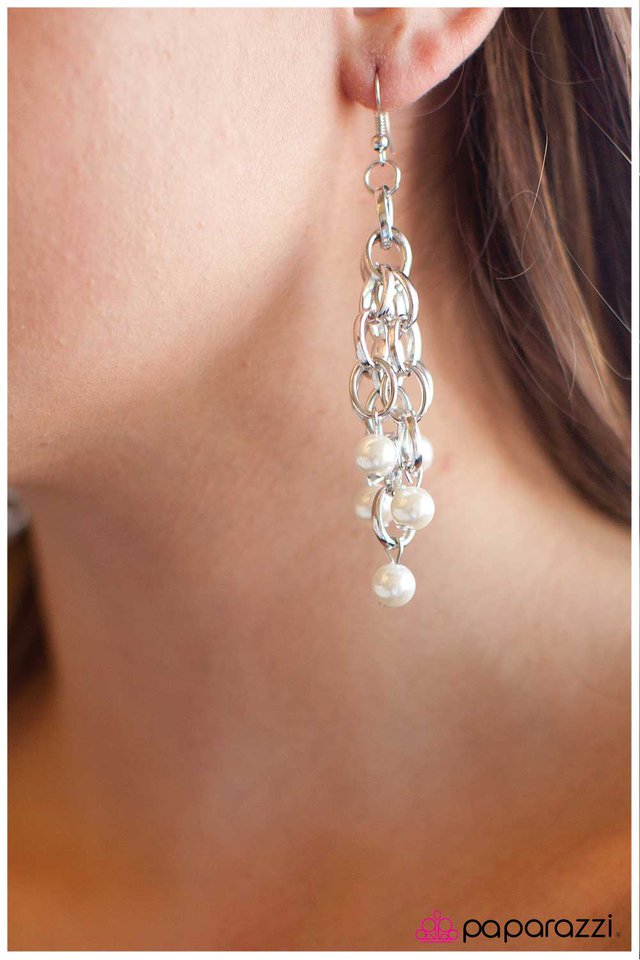 center-of-attention-white-p5in-wtxx-001bc