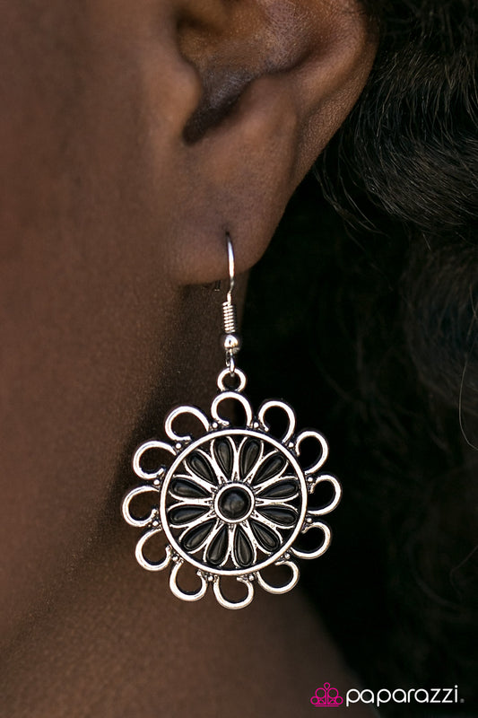 into-the-wild-i-go-black-p5wh-bkxx-084xx