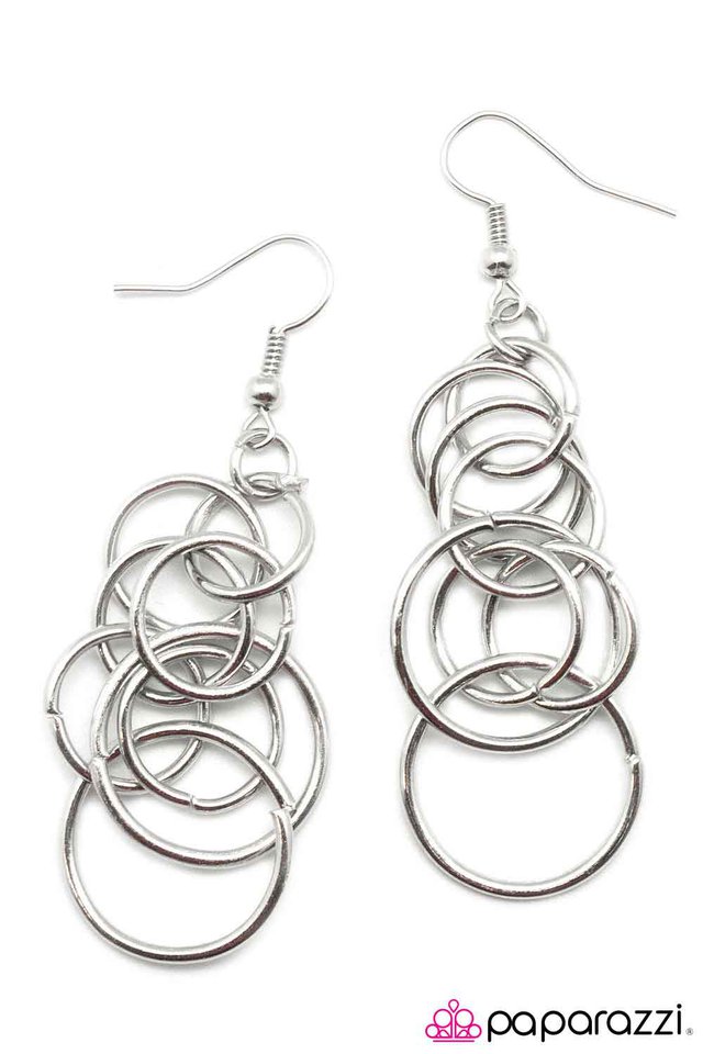 Paparazzi ♥ Come Full Circle - Silver ♥ Earrings