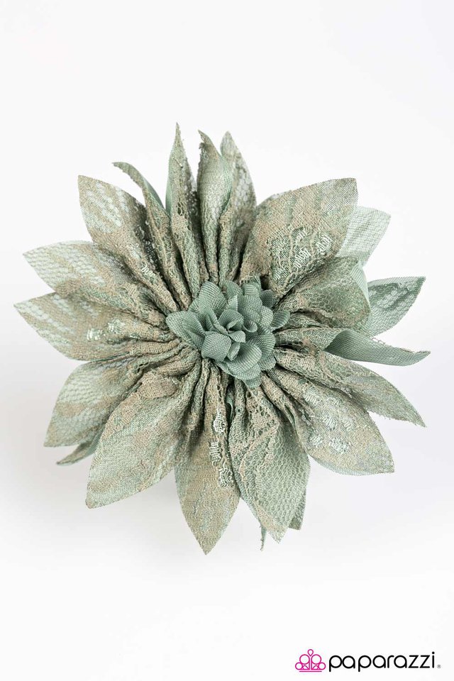 Paparazzi ♥ Standing BLOOM Only - Green ♥ Hair Clip