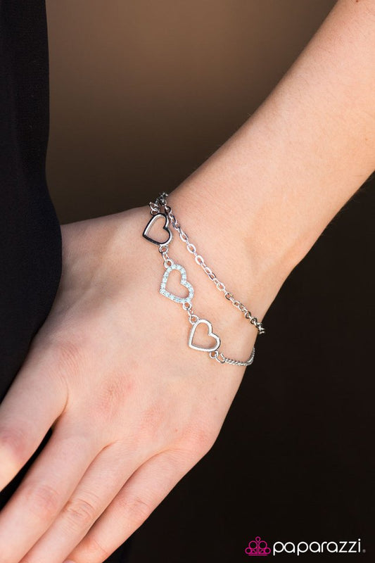 love-is-everywhere-blue-p9wh-blxx-096xx