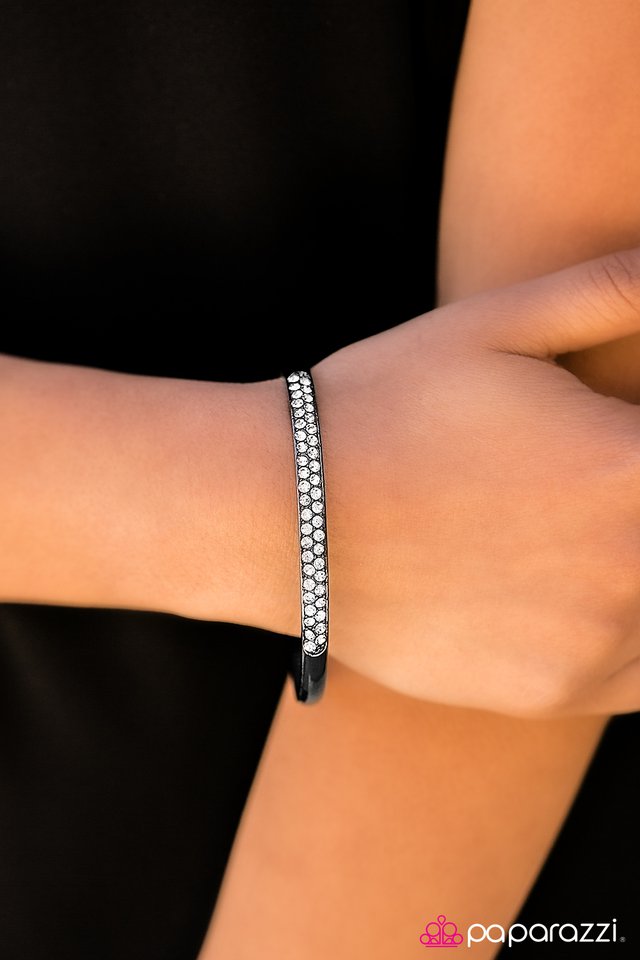 spread-the-sparkle-black-p9re-bkxx-077xx