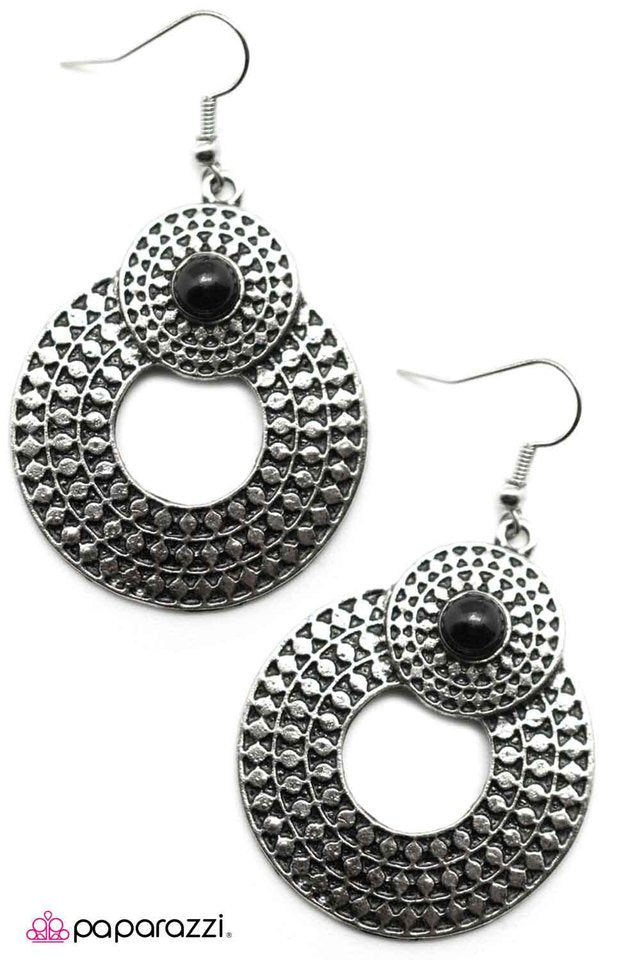Paparazzi ♥ Egyptian Elegance - Black ♥ Earrings