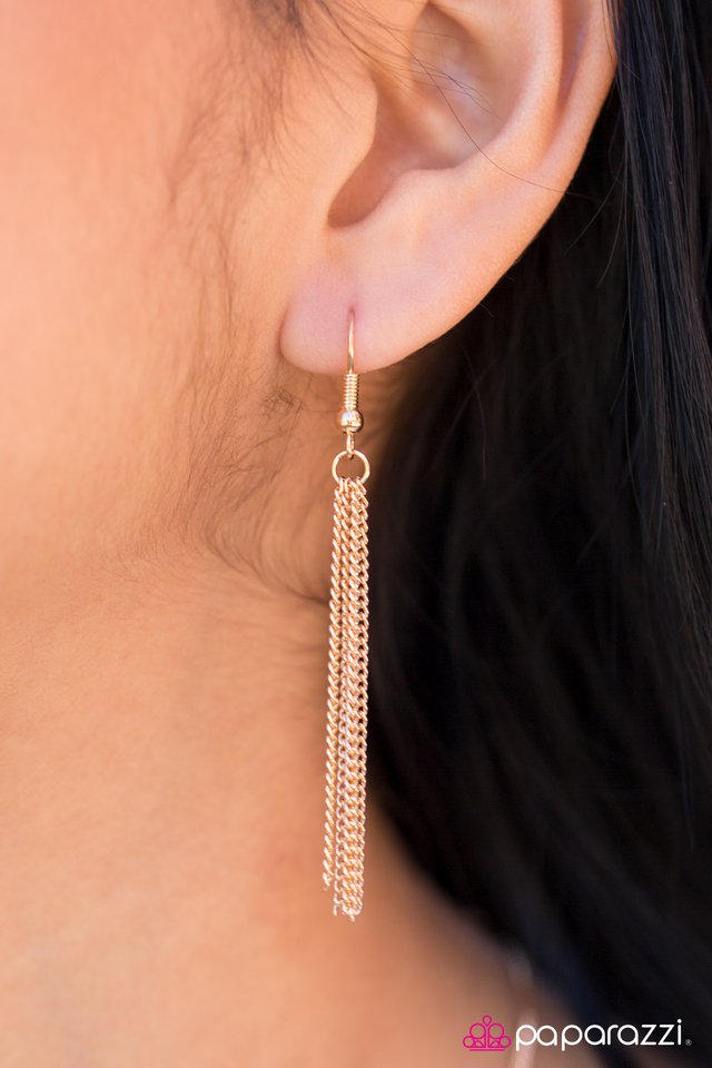 Paparazzi ♥ Extra Extravagant - Silver ♥ Necklace