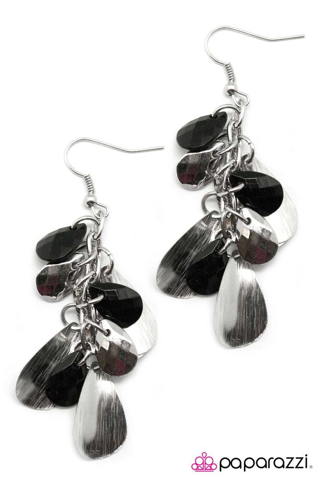 Paparazzi ♥ Sounds of Sophistication - Black ♥ Earrings