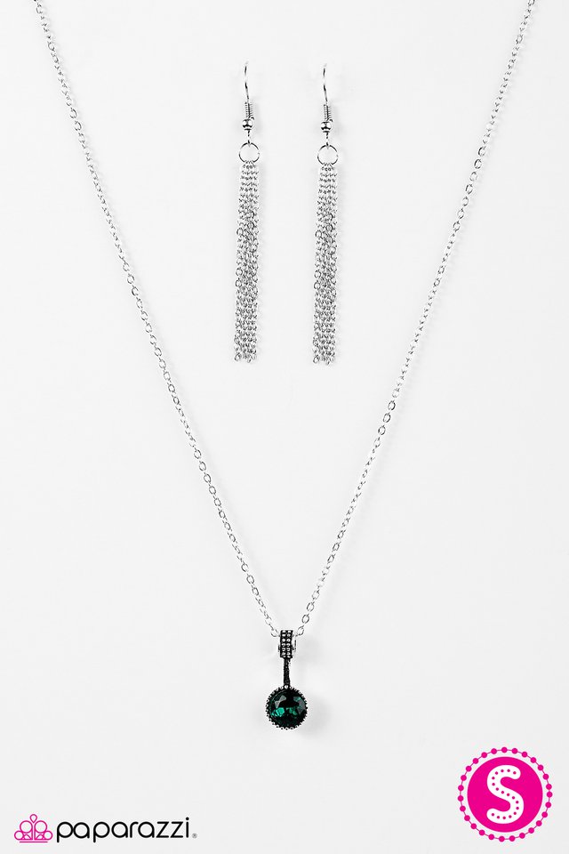Paparazzi ♥ Spark In The Dark - Green ♥ Necklace