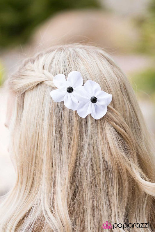 petal-poise-white-p7ss-wtxx-033xx