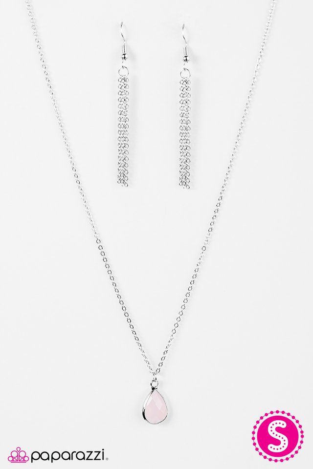 Paparazzi ♥ Deep Waters - Pink ♥ Necklace