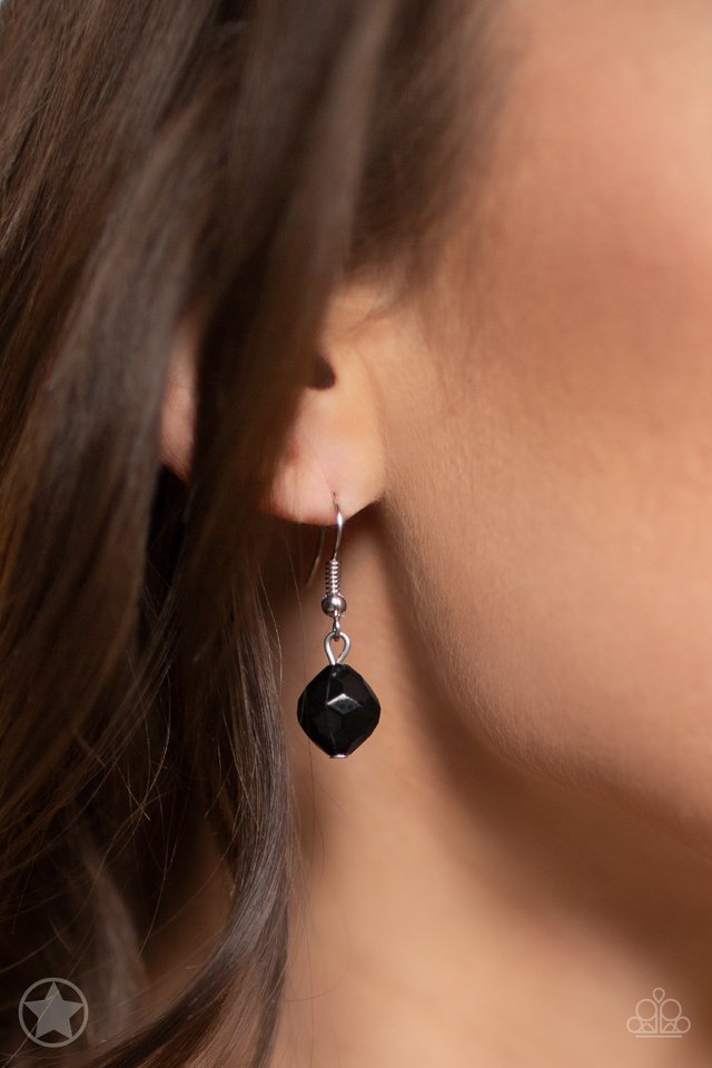 Paparazzi ♥ Total Eclipse Of the Heart - Black ♥ Necklace