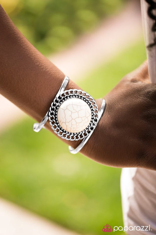 mountains-on-my-mind-white-p9se-wtxx-077aj