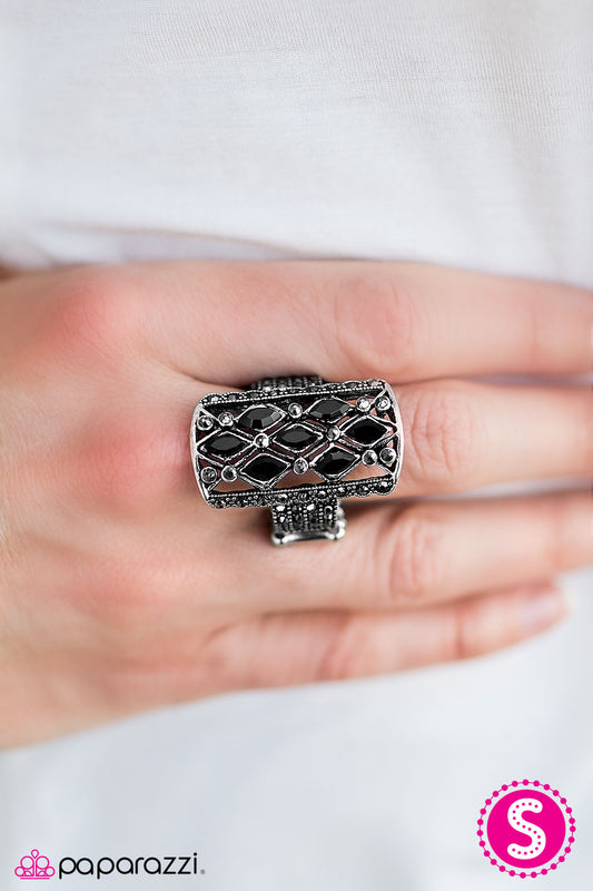 let-me-adjust-my-crown-black-p4ed-bkxx-049xx