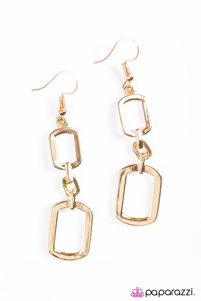 Paparazzi ♥ Killer Contour - Gold ♥ Earrings