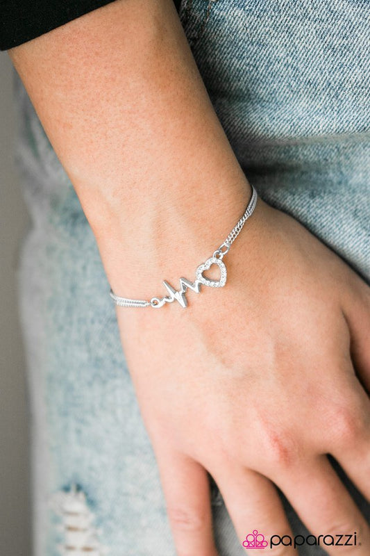 skipping-beats-white-p9da-wtxx-061az