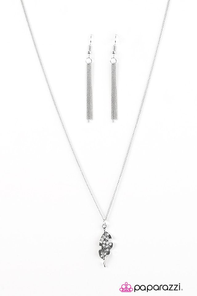 Paparazzi ♥ Frozen In Fall - White ♥ Necklace