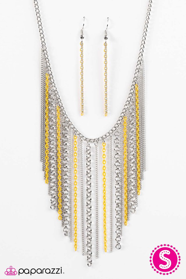 Paparazzi ♥ Dare To Be Different - Yellow ♥ Necklace