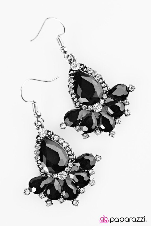 Paparazzi ♥ Scandalous Sparkle - Black ♥ Earrings