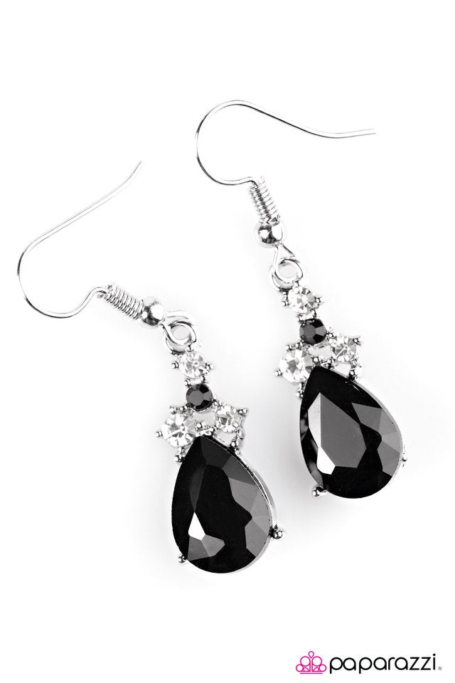 Paparazzi ♥ Perfectly Princess - Black ♥ Earrings
