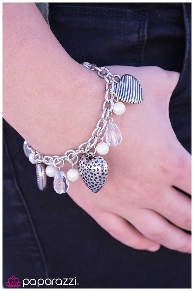 decorated-hearts-and-white-beads-blockbuster-bracelet-p9wh-whsv-014xx