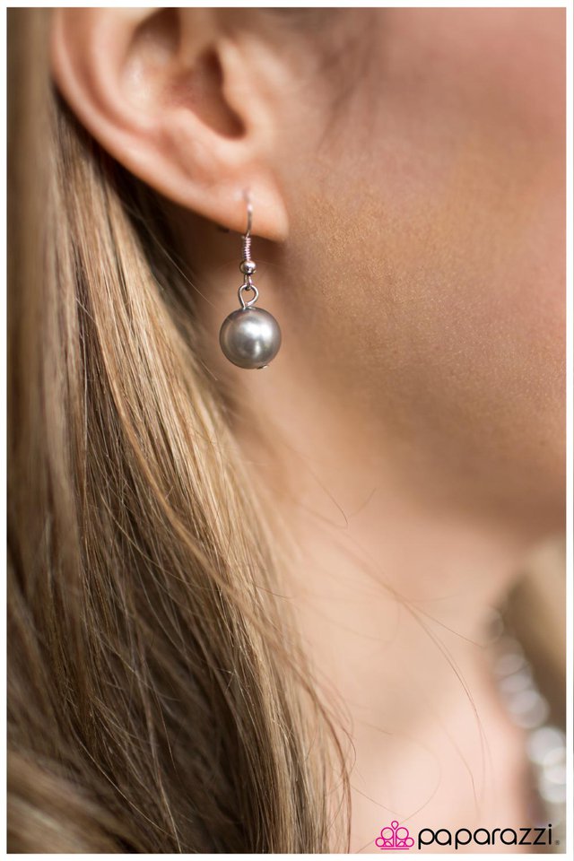 Paparazzi ♥ Enmeshed In Elegance - Silver ♥ Necklace