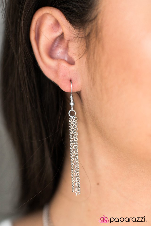 Paparazzi ♥ On DIVA Ground - Black ♥ Necklace