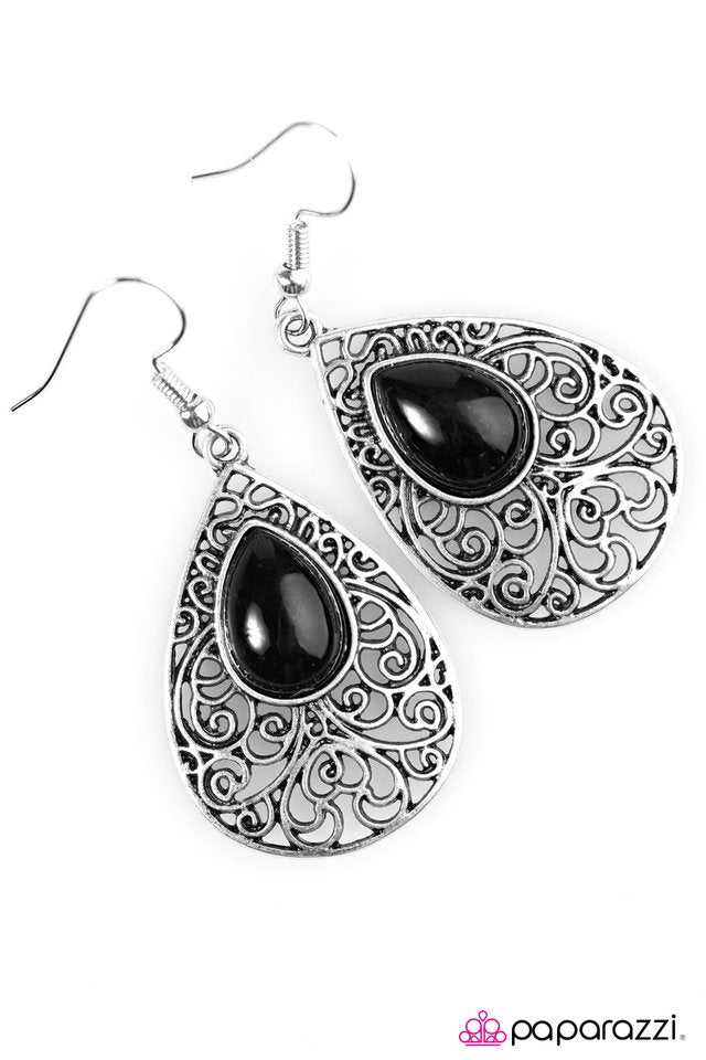 Paparazzi ♥ Pass Me The BALI - Black ♥ Earrings