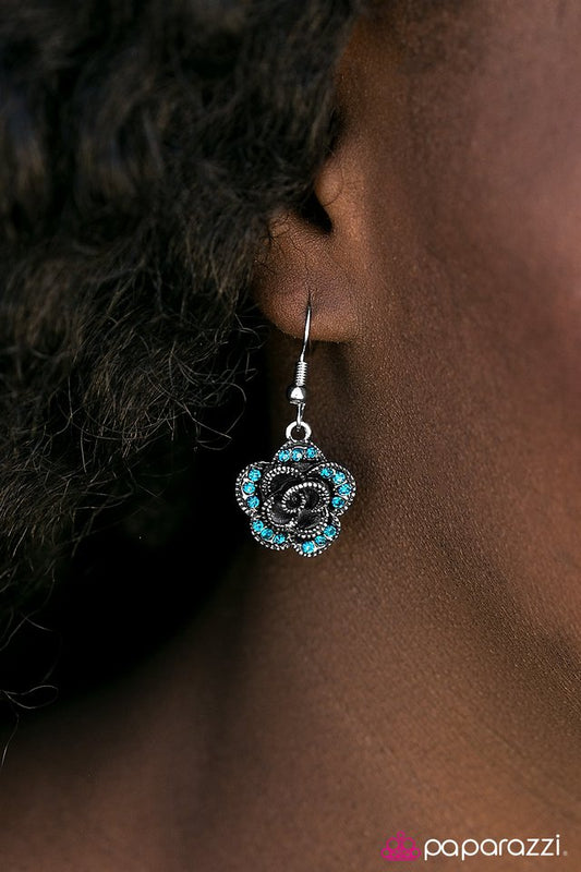 give-her-roses-blue-p5wh-blxx-095xx